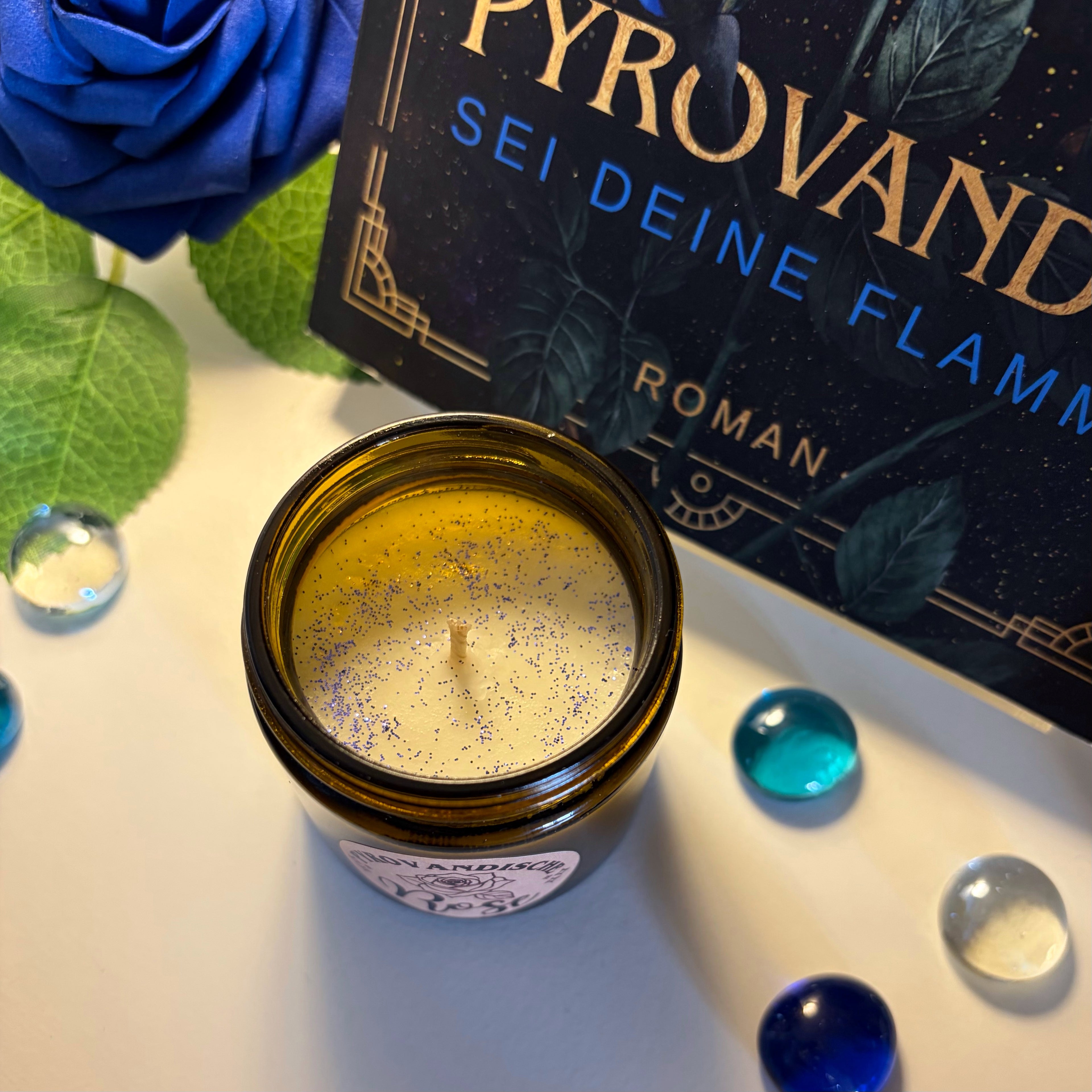 Buchkerze | "Pyrovandische Rose"